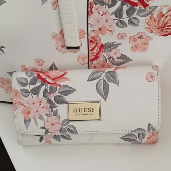 Guess flower bag and wallet - Picture 2 of 15